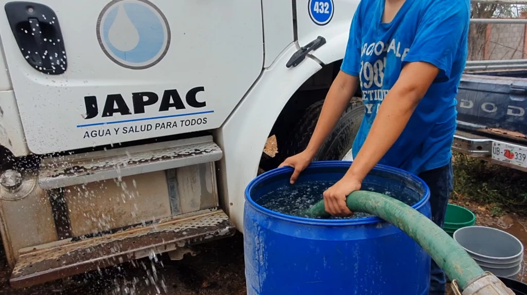 Atiende JAPAC 30 comunidades con agua