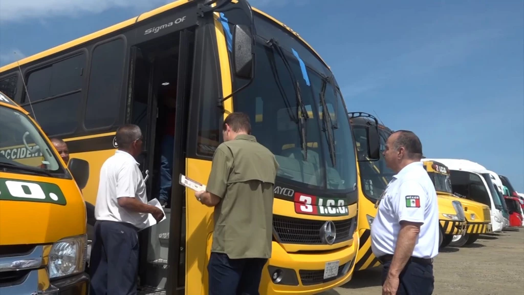 Revisan unidades de transporte de educandos previo al inicio de clases