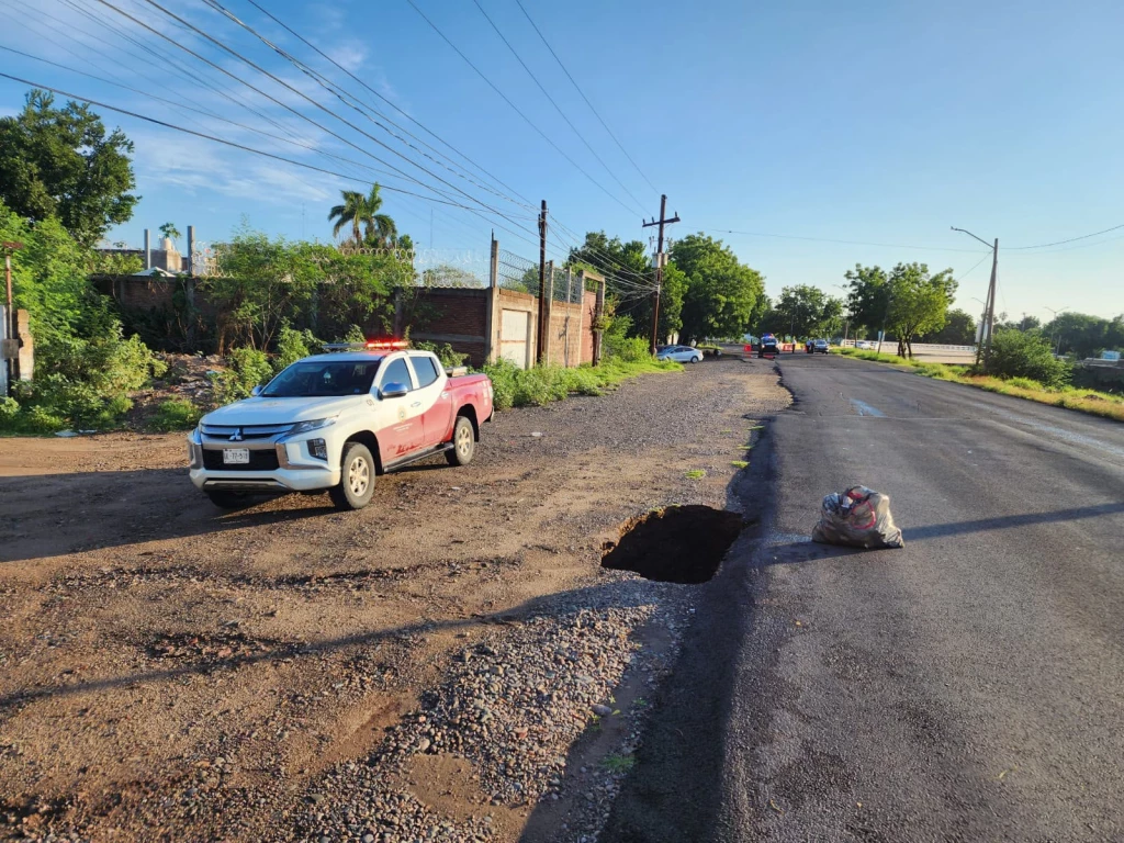 Se abre la tierra en la Av. Federalismo en Culiacán