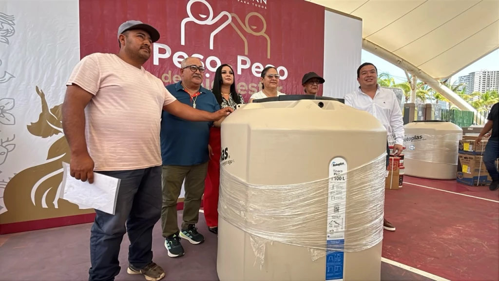263 familias de Mazatlán reciben apoyos a través de programa Peso a Peso