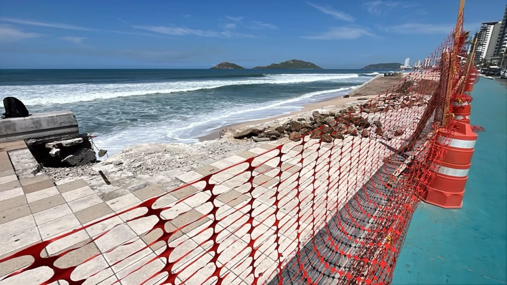 Hasta 9 mdp podría costarla reparación del socavón en malecón de Mazatlán