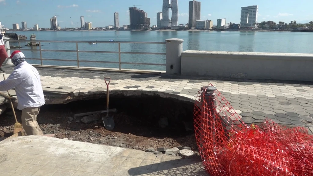 Rehabilitación parte del malecón que había sido afectada por mar de fondo