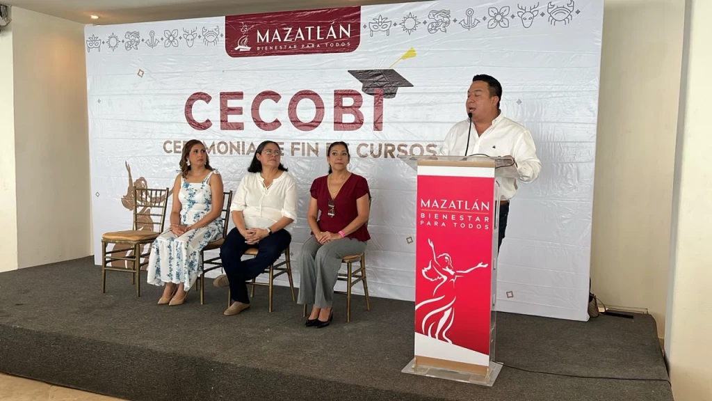 150 personas se graduaron de cursos del Centro Comunitario del Bienestar