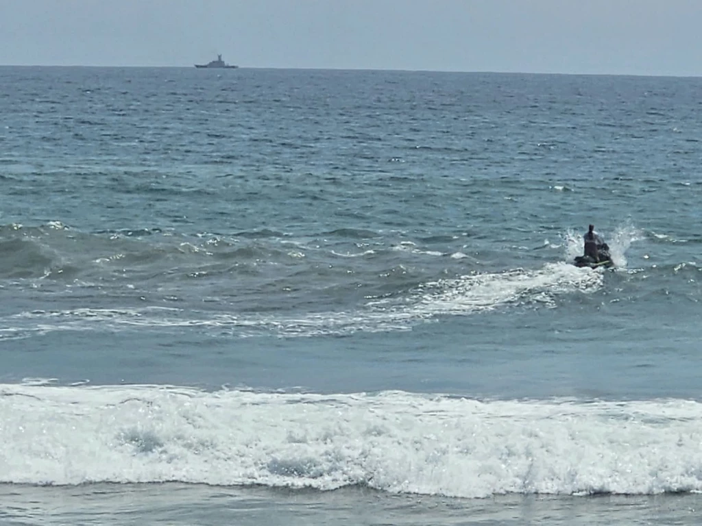 Continúa búsqueda de joven trabajador de la construcción desaparecido en playas de Mazatlán