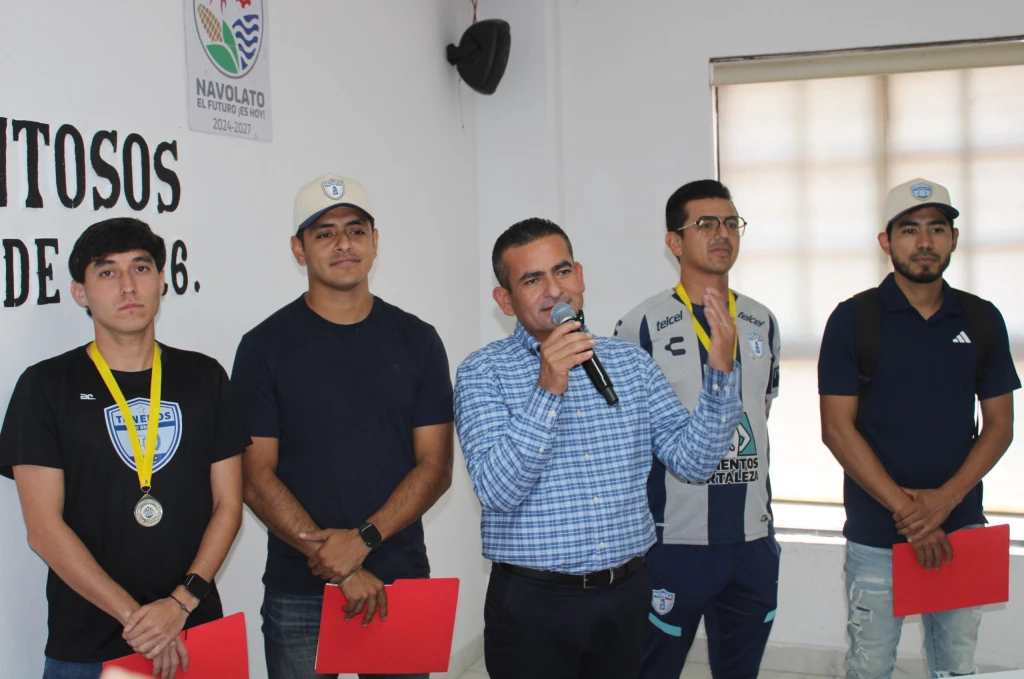 Gobierno de Navolato reconoce el talento de niñas, niños y jovenes futbolistas