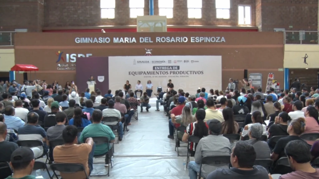Entrega 835 equipos de trabajo con el programa Equipa Sinaloa