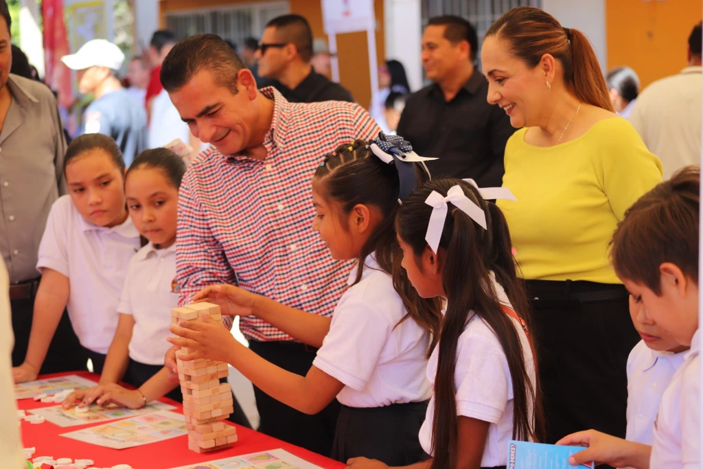 Ayuntamiento de Navolato lleva jornada ciudadana y servicios públicos a Lo de Sauceda