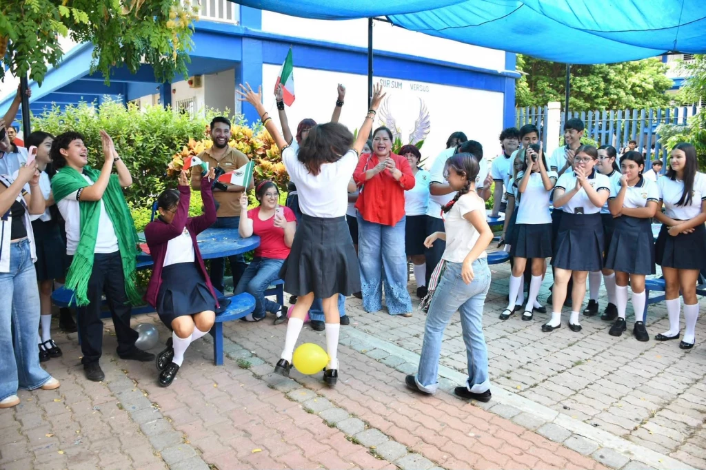 Entre yoyos y canicas, los estudiantes de las preparatorias de la UAS reviven el orgullo patrio y reconectan con su infancia 