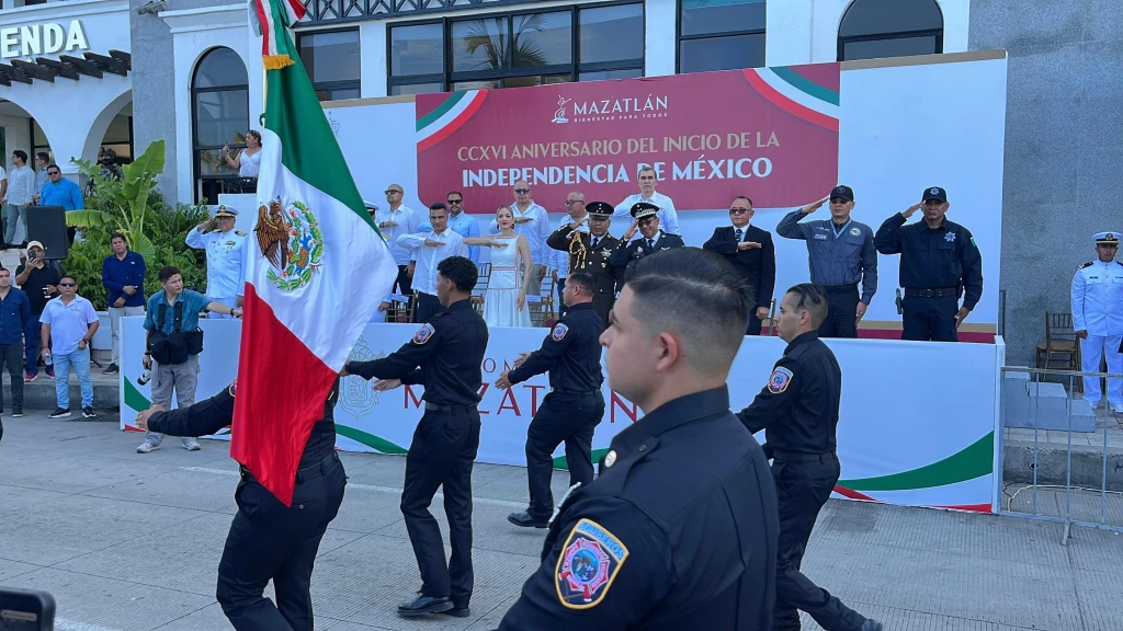 Sobre la avenida Del Mar realizan desfile para conmemorar el 216 aniversario de la Independencia de México