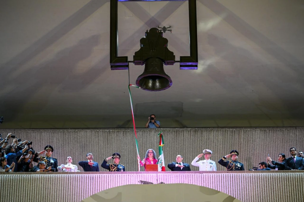 Graciela Domínguez Nava, primera mujer gobernadora de Sinaloa en conmemorar el aniversario del Grito de Independencia