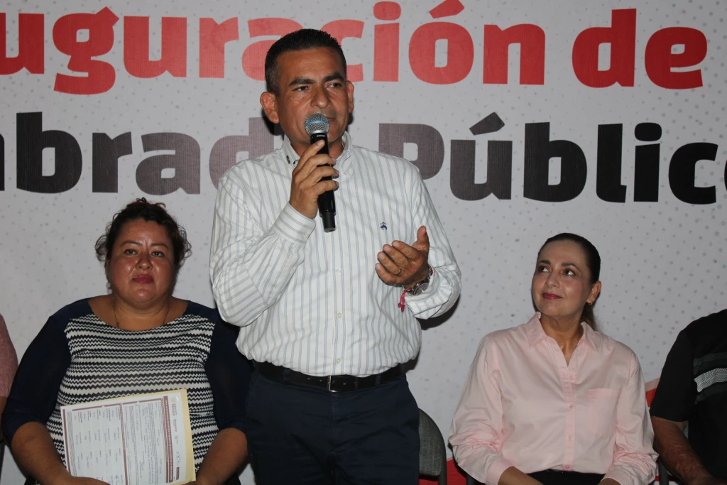 Entregan sistema de alumbrado público en la comunidad de Limonita en Navolato