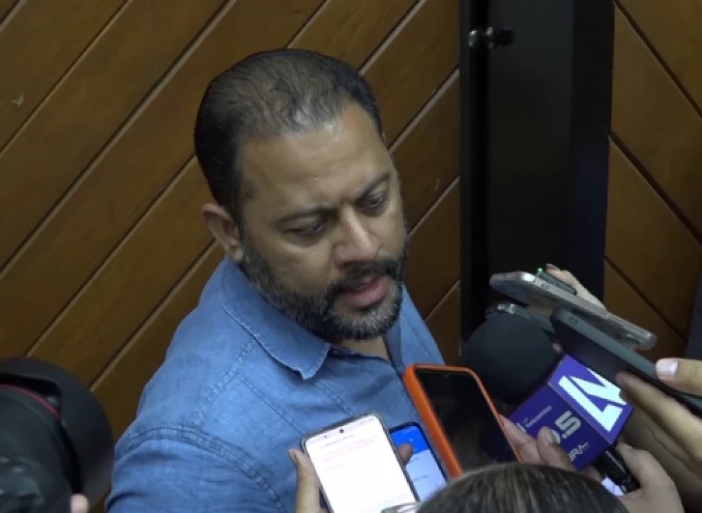 Secretario del Ayuntamiento de Mazatlán presentó su renuncia por aspiraciones políticas