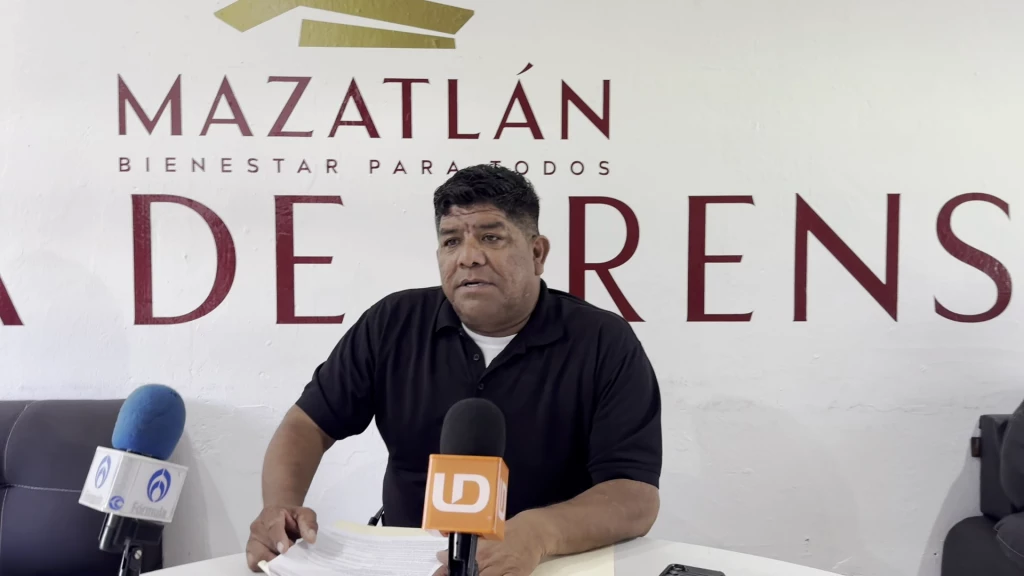 Por mar de fondo no han podido trabajar vendedores de playa en Mazatlán