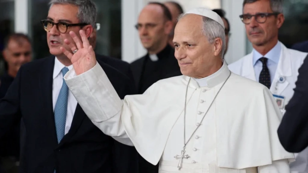 Papa León XIV recibe el alta médica y regresa al Vaticano tras intervención pulmonar