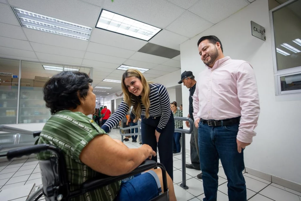 Entregan 20 sillas de ruedas a ciudadanos de Culiacán tras gestiones en jornadas de servicios