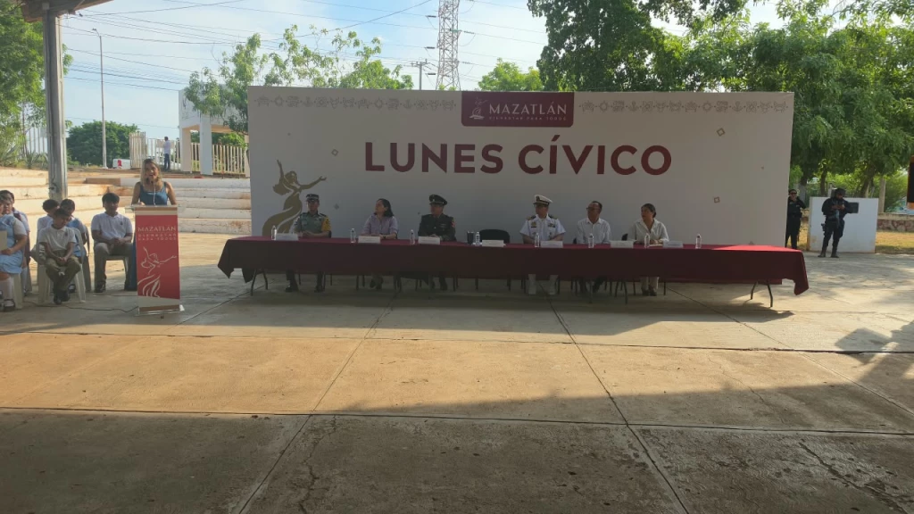 Entrega Gobierno de Mazatlán construcción de barda en secundaria