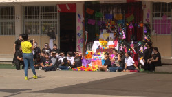 Escuelas de nivel básico celebran el Día de muertos con altares y disfraces