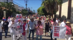 Mazatlecos se unen a la marcha "El INE no se toca"