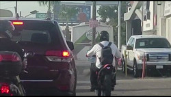 Conductores ponen en riesgo la vida de peatones en el cruce de las avenidas Revolución y Carretera Internacional
