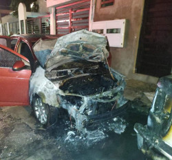 Se incendia automóvil por falla eléctrica en Mazatlán