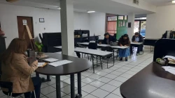 Presentan examen estudiantes de preparatoria municipal abierta