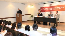 Froylán Gámez llama a futuros médicos a actuar con humanismo y hacer labor social