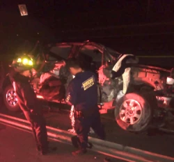 Camioneta choca por la carretera libre de Escuinapa, hay dos personas lesionadas