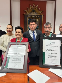 Reciben el premio municipal de Derechos Humanos Mercedes Murillo y Oscar Loza Ochoa