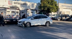Camión de valores choca contra vehículo en Mazatlán