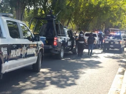 Se enfrentan a balazos Policías Estatales con presuntos robacarros en Culiacán