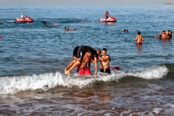 Más de 25 mil bañistas visitaron playas de Mazatlán el pasado fin de semana