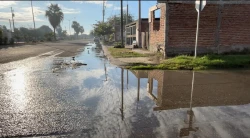 “Mega fuga" de agua potable en el fraccionamiento Santa Fe de Mazatlán