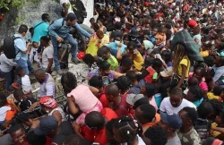 Migrantes se manifiestan por parálisis de trámites de asilo en sur de México