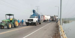 Retiran vehículos calcinados en Escuinapa