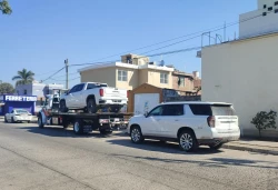 Encuentran dos camionetas de lujo con reporte de robo en Mazatlán