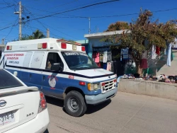 Bomberos Veteranos de Mazatlán salvan a bebé que se ahogaba con su vómito