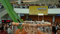 Mazatlán buscará romper récord con el cóctel de camarón más grande del mundo