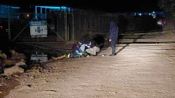 Envuelto en plástico negro y atado con cinta encuentran cuerpo sobre camino de terracería en Culiacán