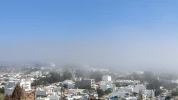 Banco de neblina cubre la bahía de Mazatlán