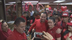 Michel Benítez reconoce el apoyo de los trabajadores a la planilla roja en recorrido por palacio de gobierno