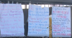 Tras 72 horas continua tomada por padres de famila la primaria Manuel Acuña en Los Mochis