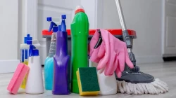 Retiran más de 4 millones de botellas de limpiador de pisos del mercado, por posible riesgo bacteriano