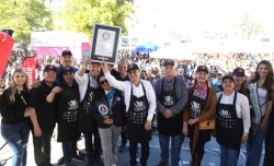 Logran gobernador Alfonso Durazo y más de dos mil parrilleros, el récord Guinness de la Carne Asada Más Grande del Mundo