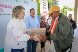 DIF Sinaloa entrega despensas a pescadores