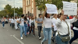 Marchan pidiendo una iglesia justa