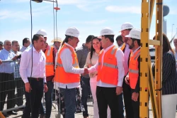 Coloca gobernador Alfonso Durazo primera piedra del proyecto Sky Bridge Sonora