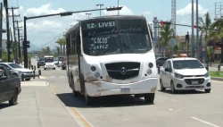 Camiones de Mazatlán a espera de rutas alternas en Semana Santa