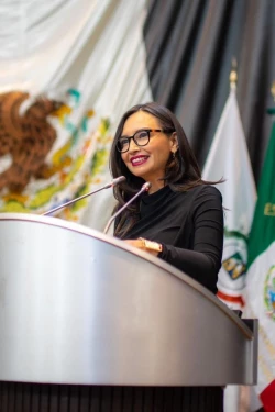 Empresas deben emplear a mayores de 35 años: Natalia Rivera