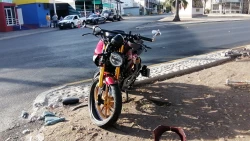 Motociclista choca contra camioneta sobre Malecón Viejo; la unidad ligera quedó destruida