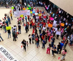 Manifestantes toman Palacio de Gobierno